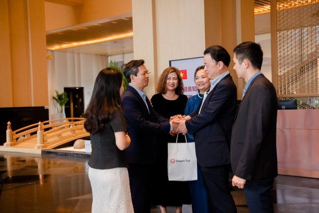Ghé thăm Lynntimes Thanh Thủy cùng ngài Thống đốc tỉnh Shimane và phái đoàn Nhật Bản
