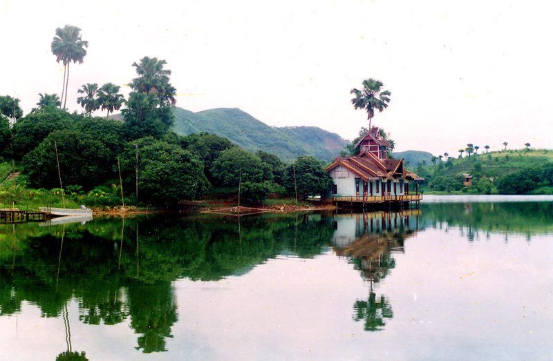 2025-11-dam-ao-chau-6.jpg