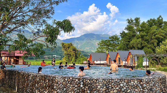Review Tắm Suối Khoáng Nóng Bản Hốc A-Z: Giá Vé, Lợi Ích